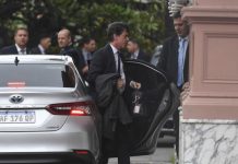 Renuncia un funcionario clave de Posse y hablan del despido de miles de estatales